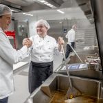 Aktion Mensch - 13.02.2019 - Rudi Cerne, Botschafter der Aktion Mensch, besucht die Küche des von Lecker hoch drei – Dinners för Kinners in Hamburg.